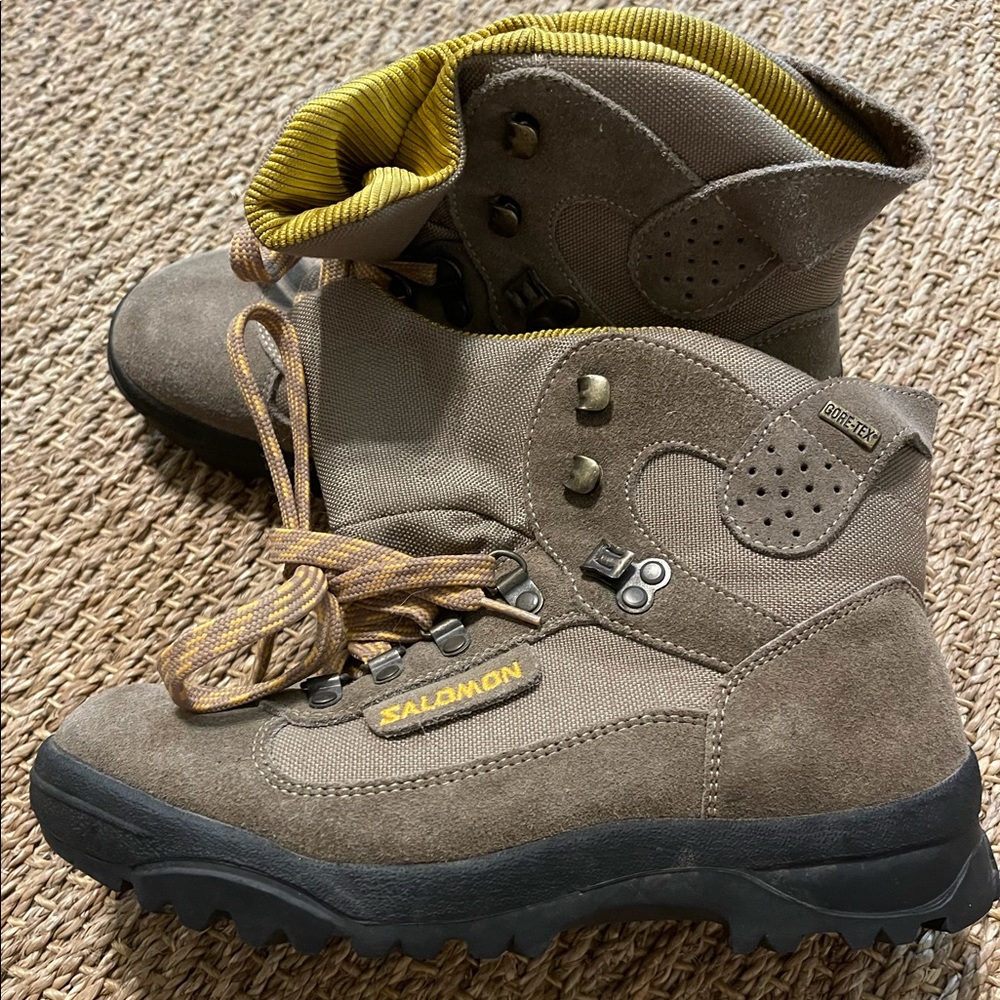 Saloman Contagrip Hiking Boots 7.5 Womens $180 New